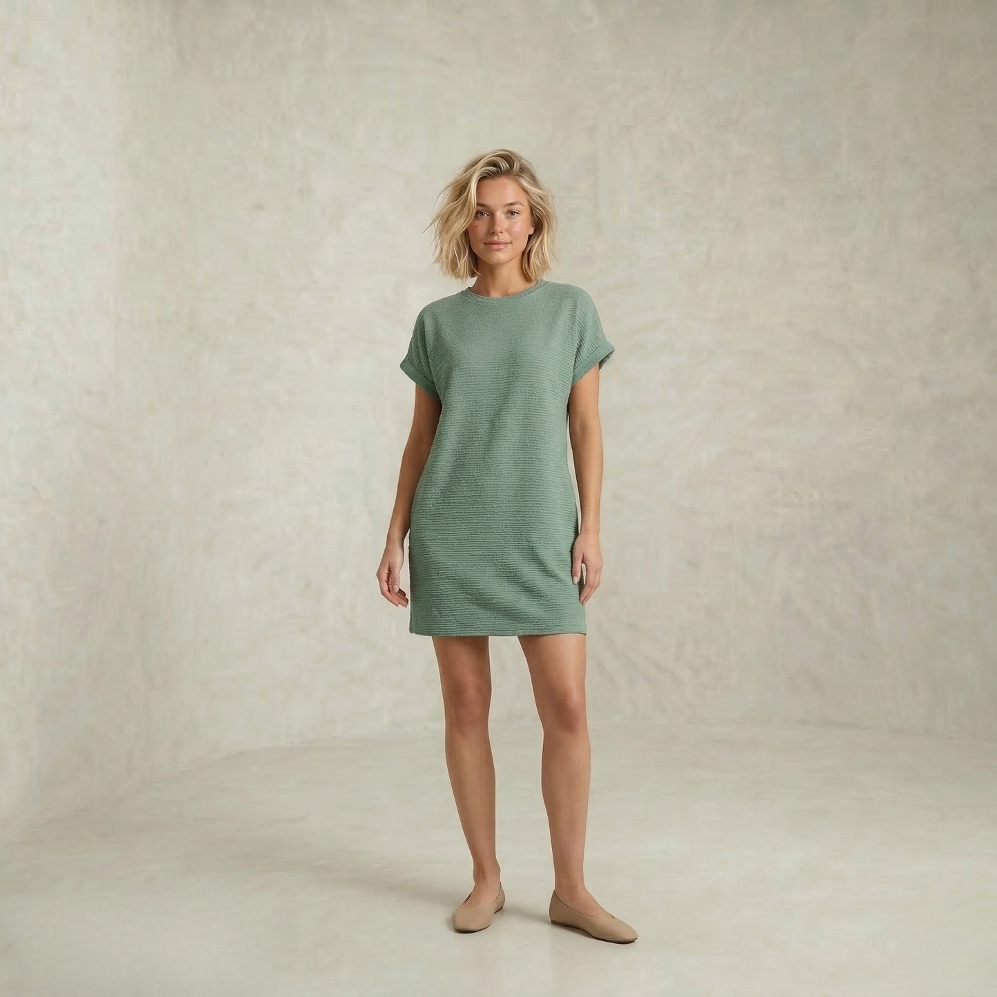 Lillian | Minimalistična teksturirana mini obleka