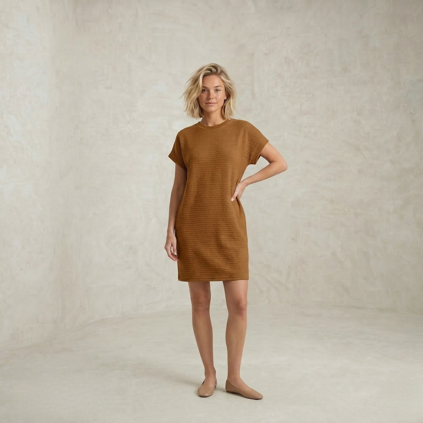 Lillian | Minimalistična teksturirana mini obleka