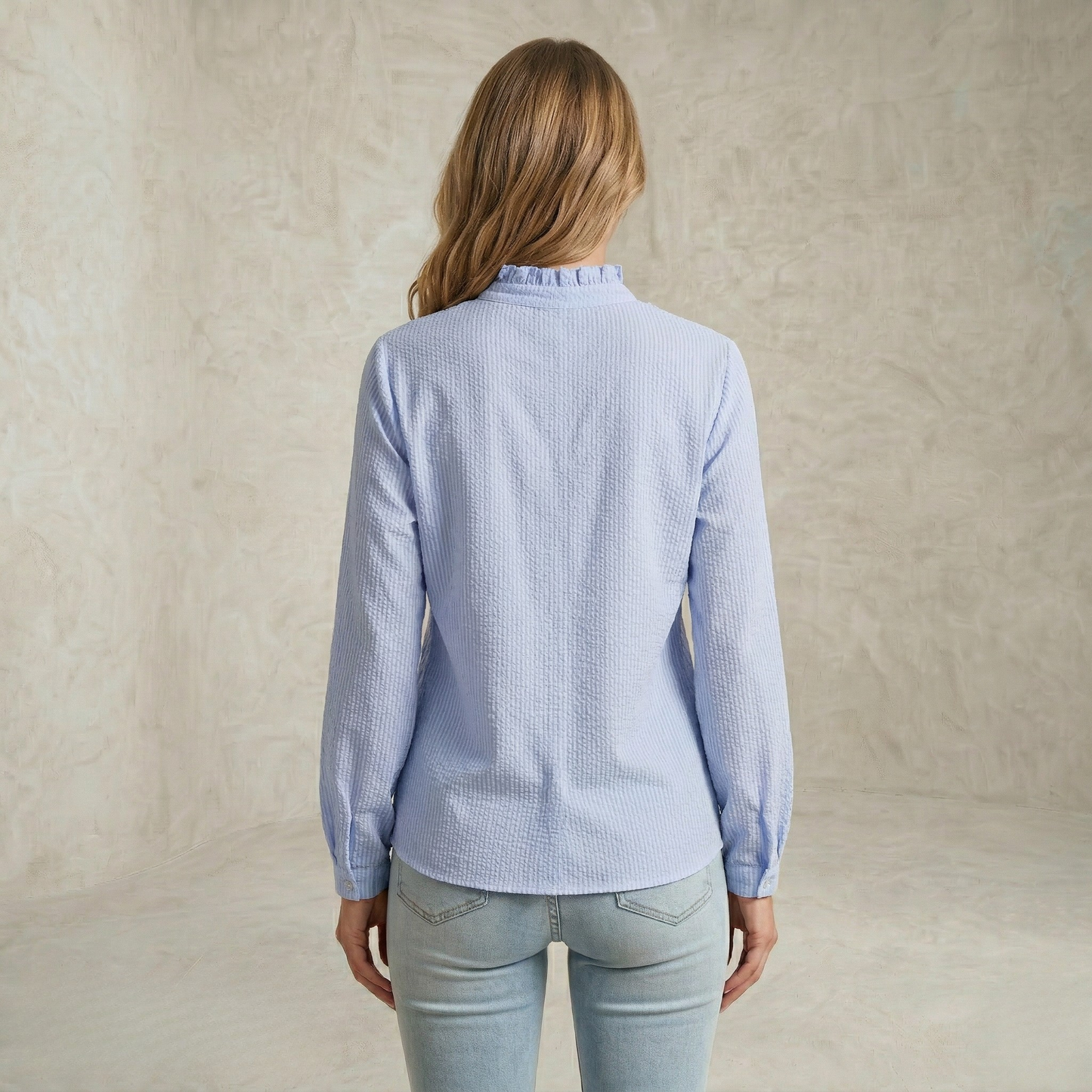 Marianne | Mehka teksturirana elegantna bluza z volančki
