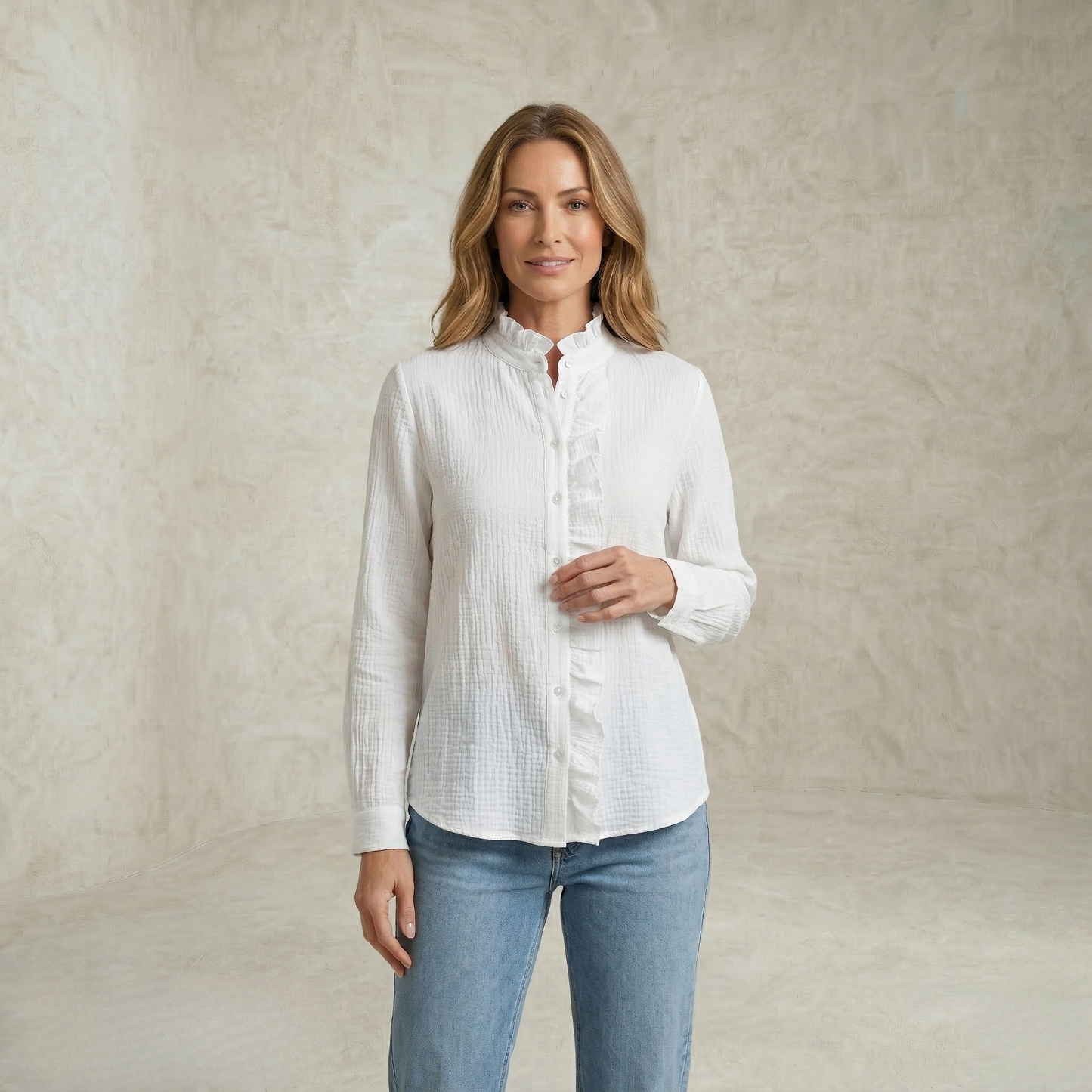 Marianne | Mehka teksturirana elegantna bluza z volančki