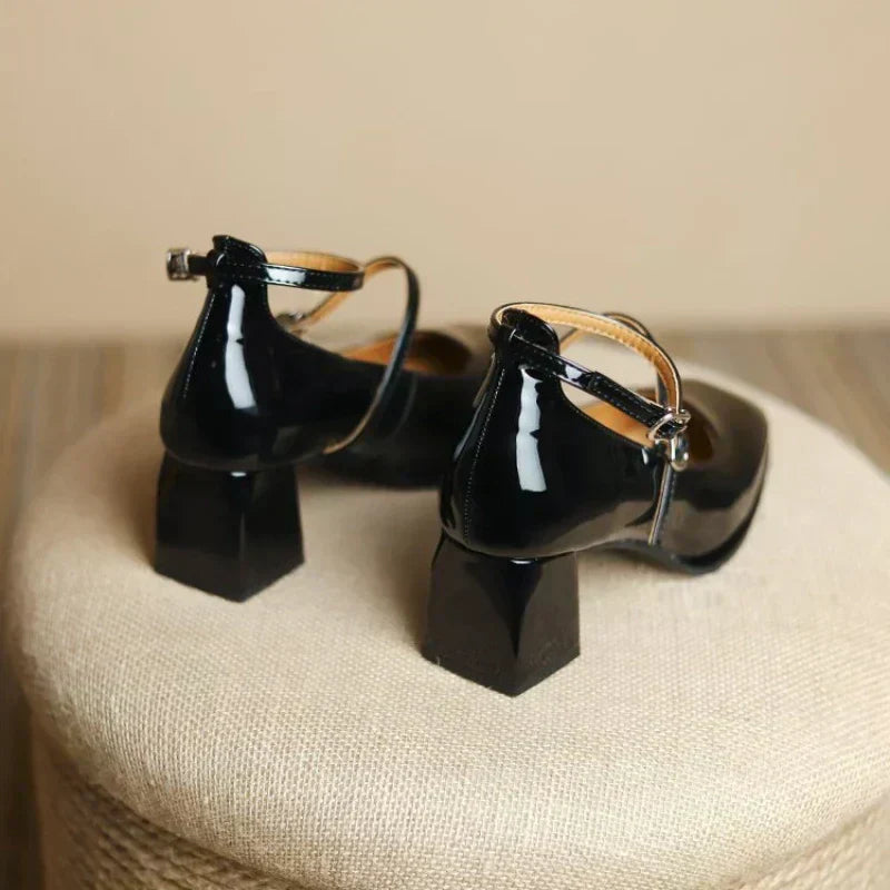 Elegantni Salonarji in Gležnjarji s Paščkom